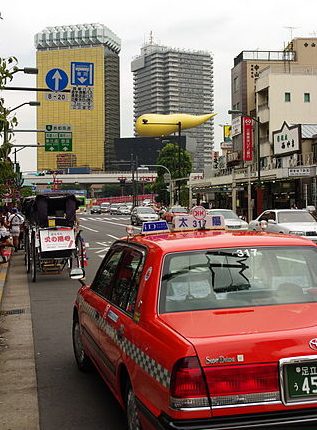 taxis conectados en tokio gracias a la colaboración de toyota, kddi y tokyo hire-taxi