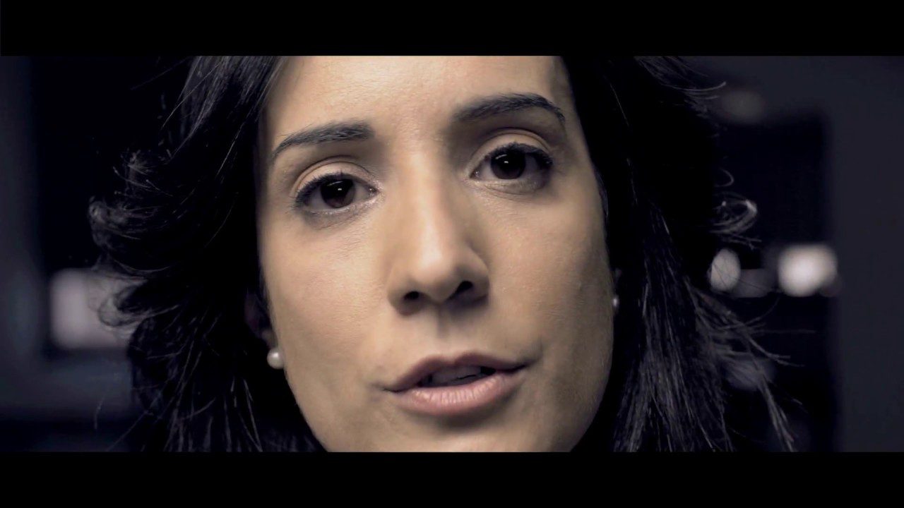 “amo el dinero” eje central de la campaÑa de cris, “en la investigaciÓn nos va la vida”