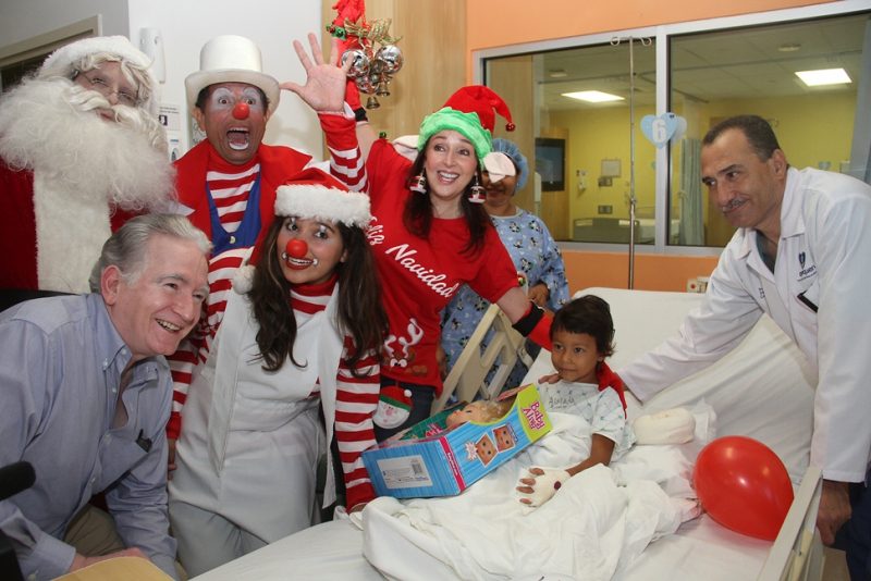visita a los hospitales en navidad, ningún niño sin regalo