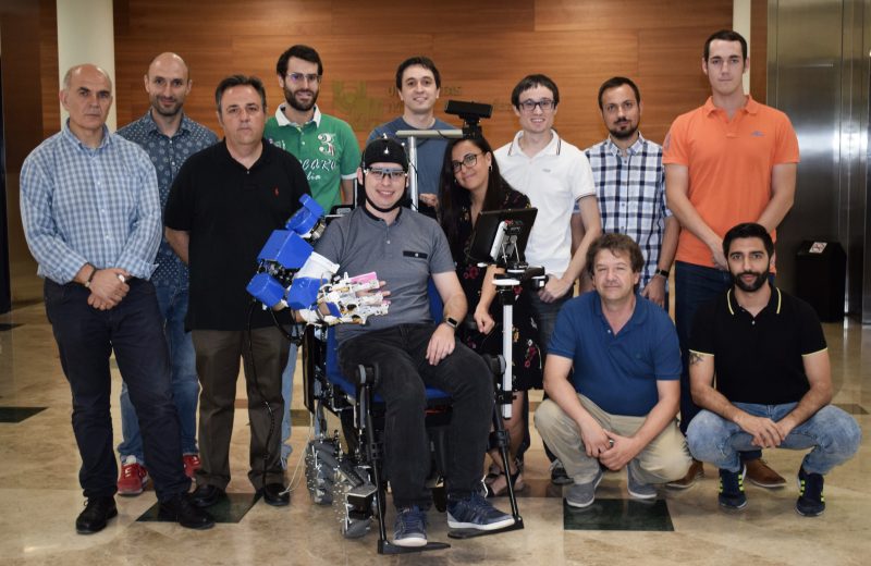 uhm exoesquelético robótico para personas con discapacidad
