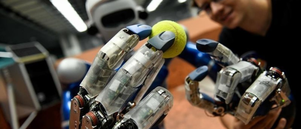 robótica social e inteligencia artificial de la mano