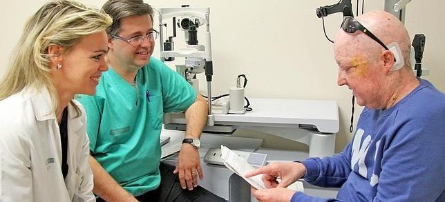 Un paciente recupera la vision gracias al implante de dos bombas lagrimales