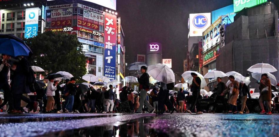 Peatones en una calle centrica de Tokyo Japon AFP
