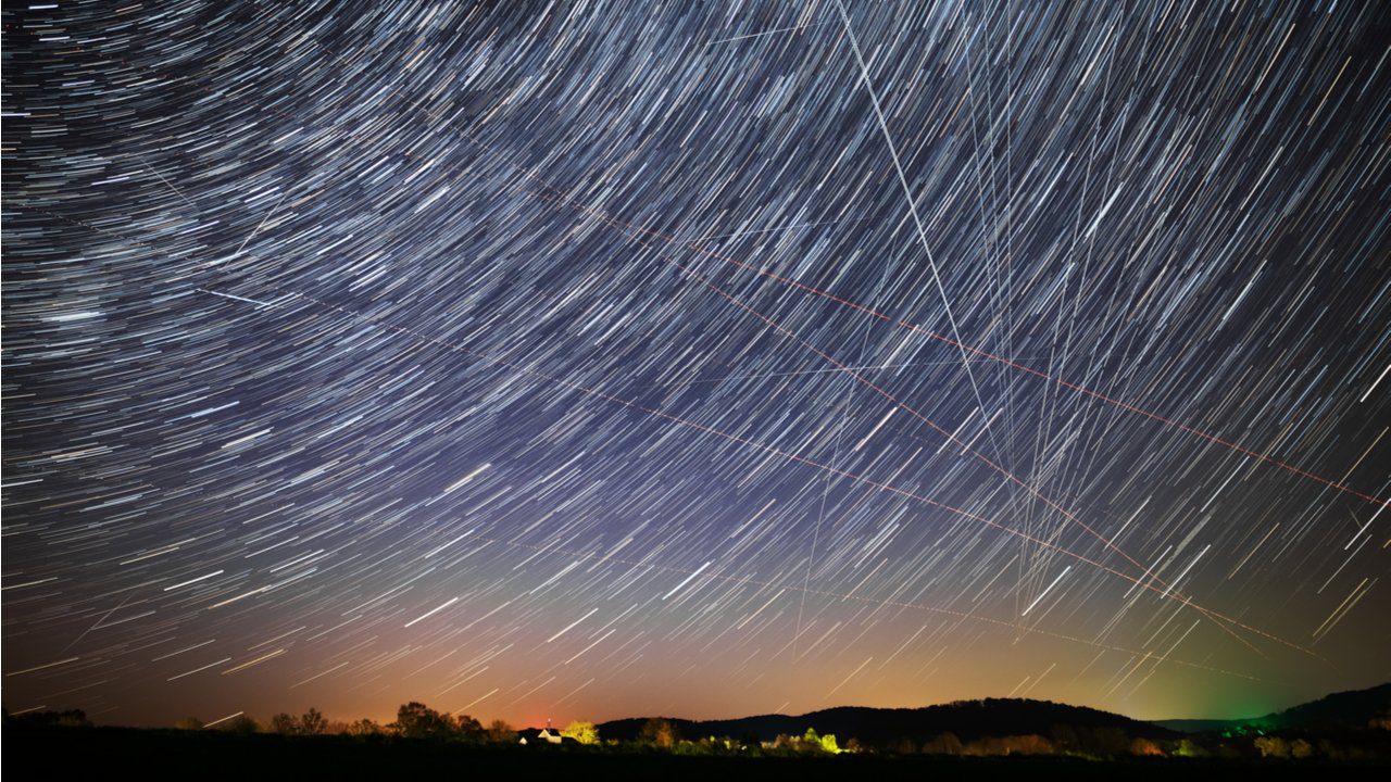 Enjambres de satelites amenazan el cielo nocturno