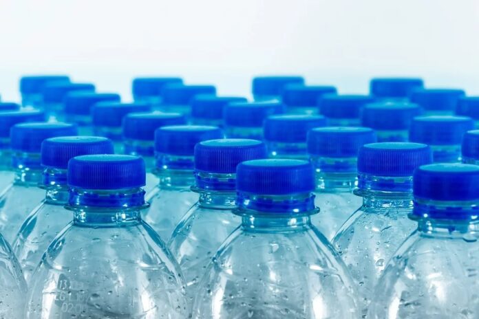 botellas plastico reciclaje 696x464 1