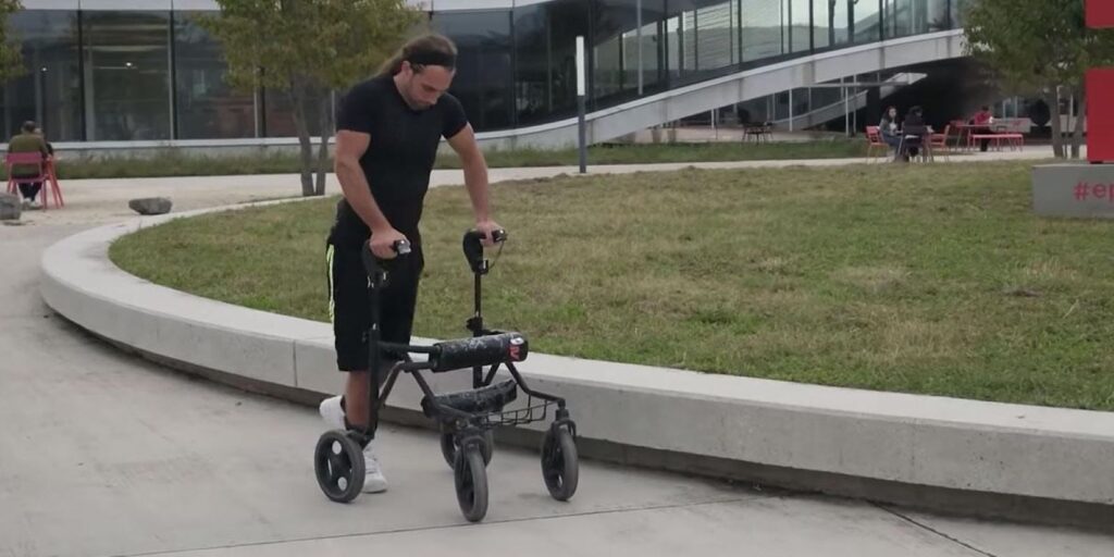 Paraplejicos vuelven a caminar tras recibir implante electronico