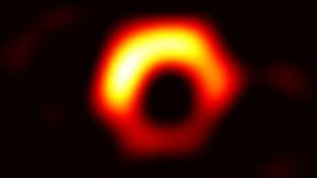 Primera imagen del agujero negro de nuestra galaxia6