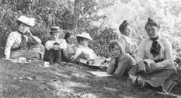 Las hermanas Chick en 1902 Frances es la segunda a la izquierda