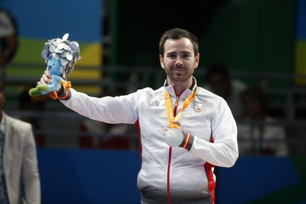 Alvaro Varela medalla de plata en la categoria clase 6 Masculino individual